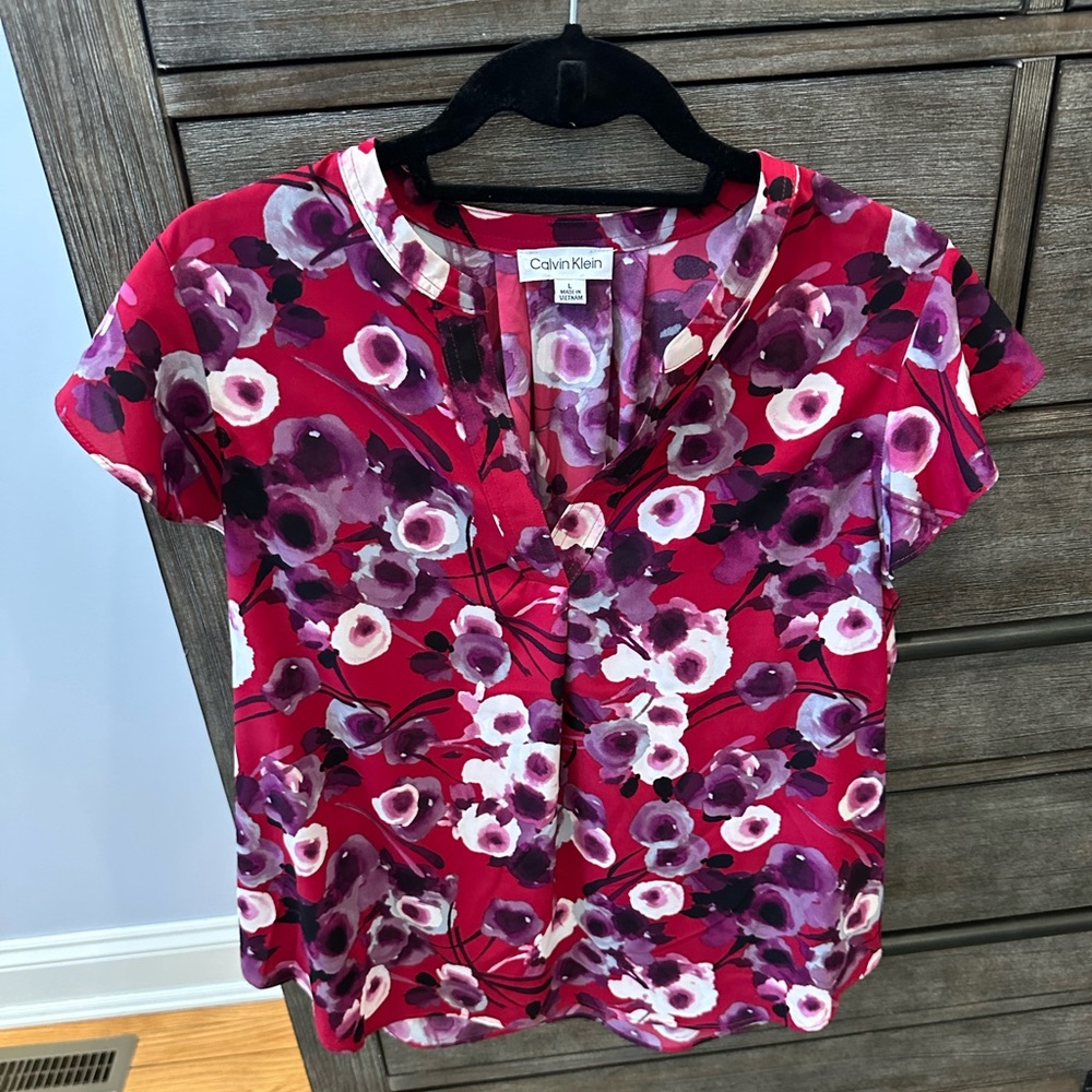 Calvin Klein Sz Lg Floral Print Blouse. NWOT.